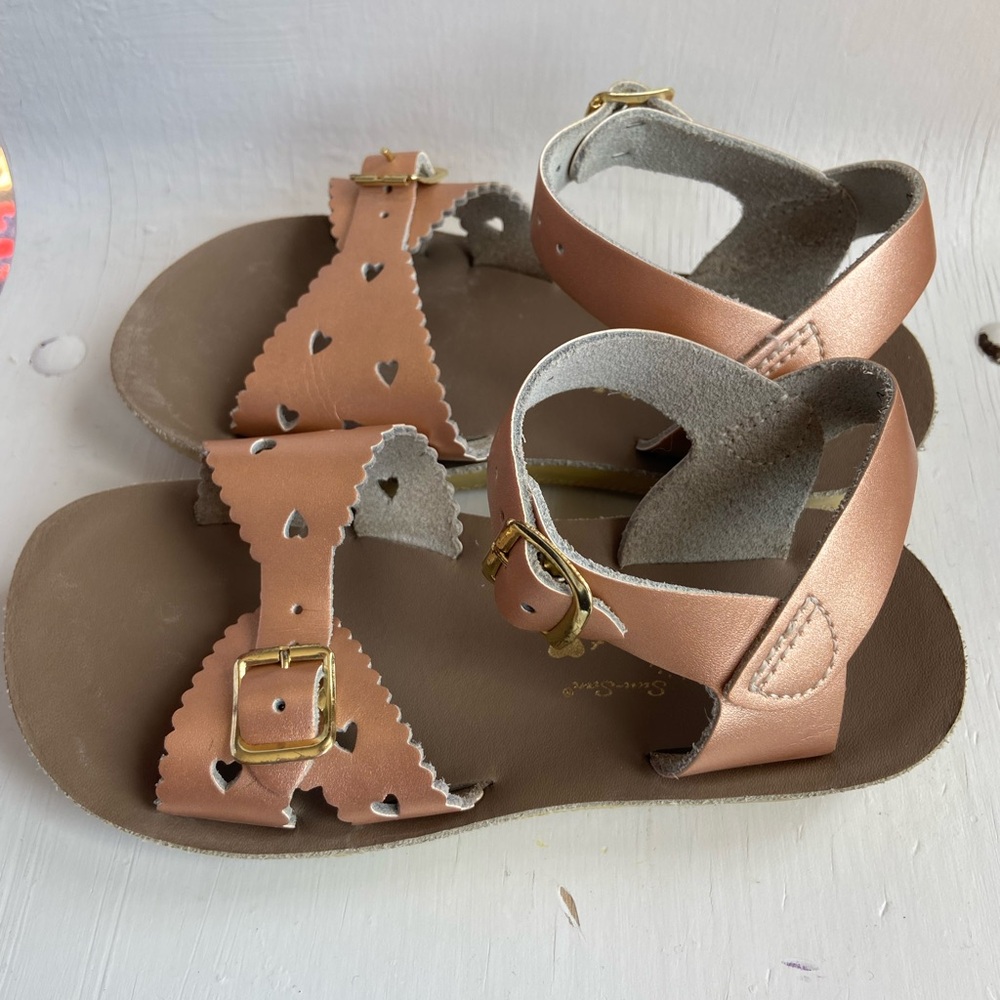 Saltwater sandals in rose gold - size 10 Toddler